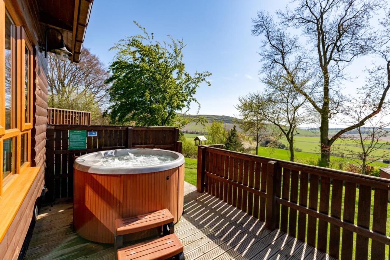 Douglas Fir Lodge With Hot Tub Near Cupar Fife Luthrie Esterno foto