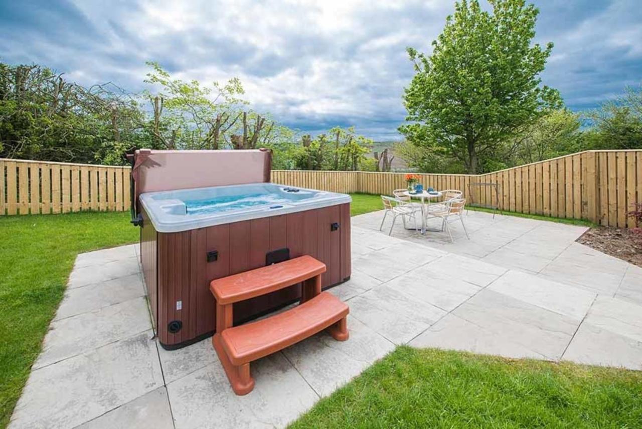 Douglas Fir Lodge With Hot Tub Near Cupar Fife Luthrie Esterno foto